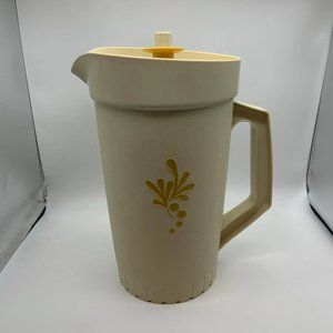 Vintage 1970s Tupperware Almond Harvest 1 Quart Retro Beverage Pitcher
